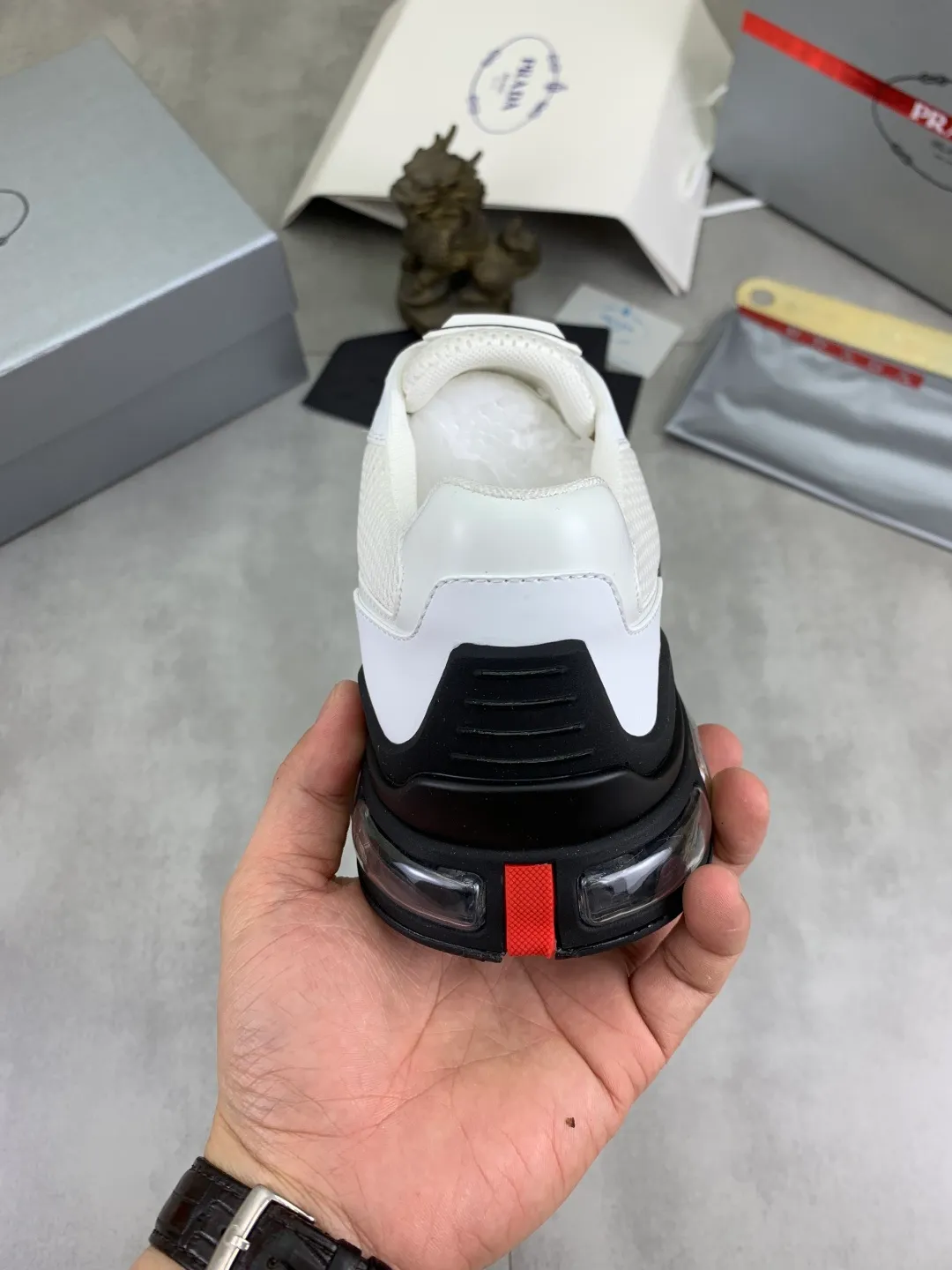 Men's men's shoes 💰P660 💰[New model] The top version is now available on the official website, 🆘 Air-cushion shock-absorbing thick-soled trendy brand (Prada) is the main popular model, avant-garde and versatile fashionable men's shoes, private version mold opening, cowhide surface splicing 1:1.. Simple fashion, original imported cowhide feet; the atmosphere and personality are more fashionable, eye-catching and pursuing class. It will subvert the old idea and be a must-have for fashion trendsetters with you! Must keep it for yourself ! Tall and comfortable, large and low, high-end quality workmanship. Code number: 38-45; 4 colors available.